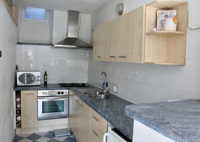 Escape - Terrace & Guillemins Proximity * Lüttich