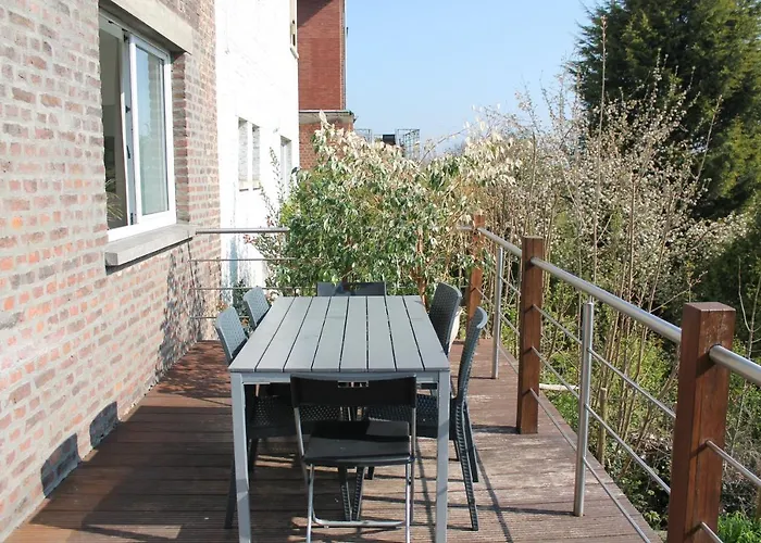 Escape - Terrace & Guillemins Proximity